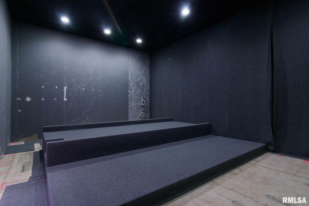 Image 42 of property listing at 12 Clear Lake Drive, Centralia, IL 62081