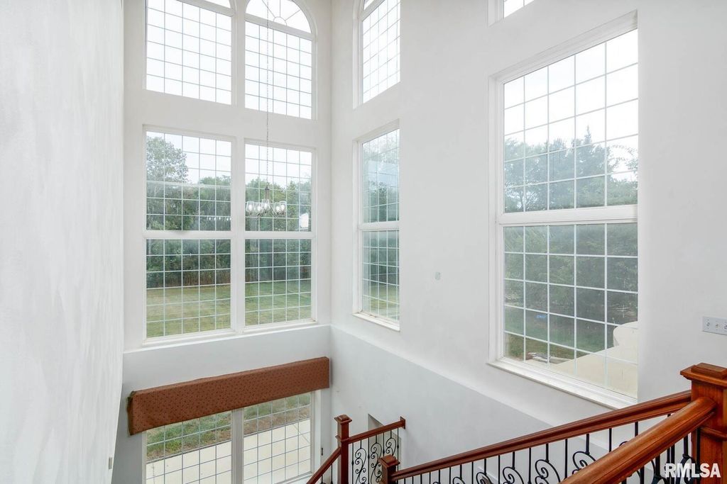 Image 48 of property listing at 12 Clear Lake Drive, Centralia, IL 62081