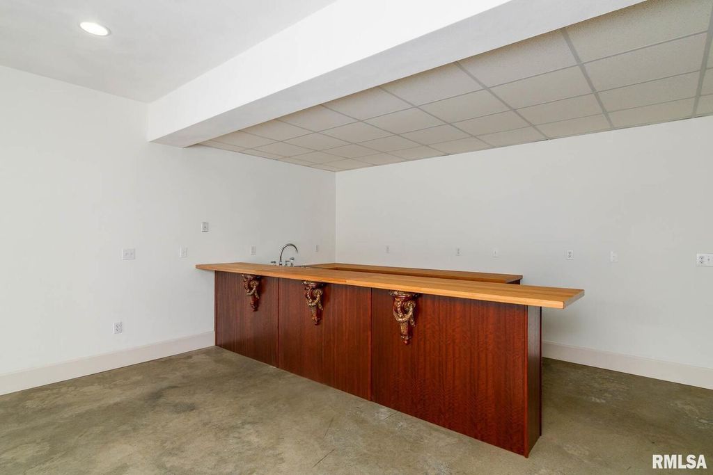 Image 52 of property listing at 12 Clear Lake Drive, Centralia, IL 62081