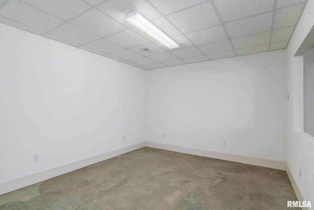 Image 53 of property listing at 12 Clear Lake Drive, Centralia, IL 62081