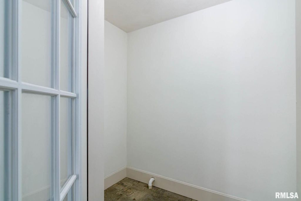 Image 54 of property listing at 12 Clear Lake Drive, Centralia, IL 62081