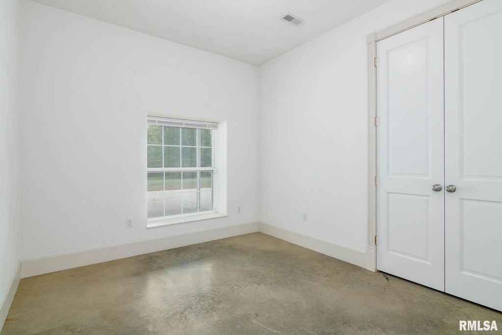 Image 55 of property listing at 12 Clear Lake Drive, Centralia, IL 62081