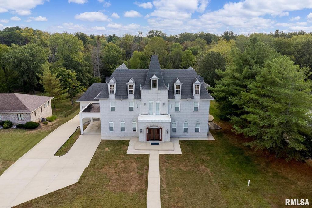 Image 64 of property listing at 12 Clear Lake Drive, Centralia, IL 62081