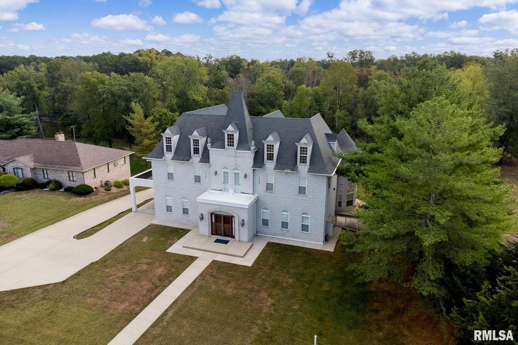 Image 65 of property listing at 12 Clear Lake Drive, Centralia, IL 62081