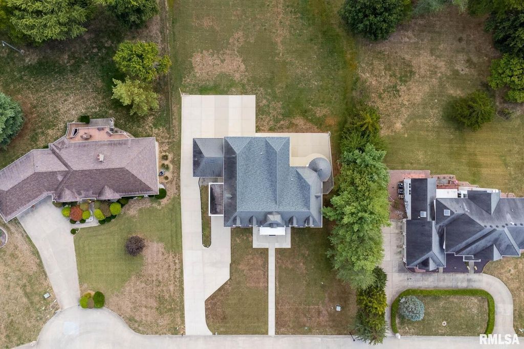 Image 66 of property listing at 12 Clear Lake Drive, Centralia, IL 62081