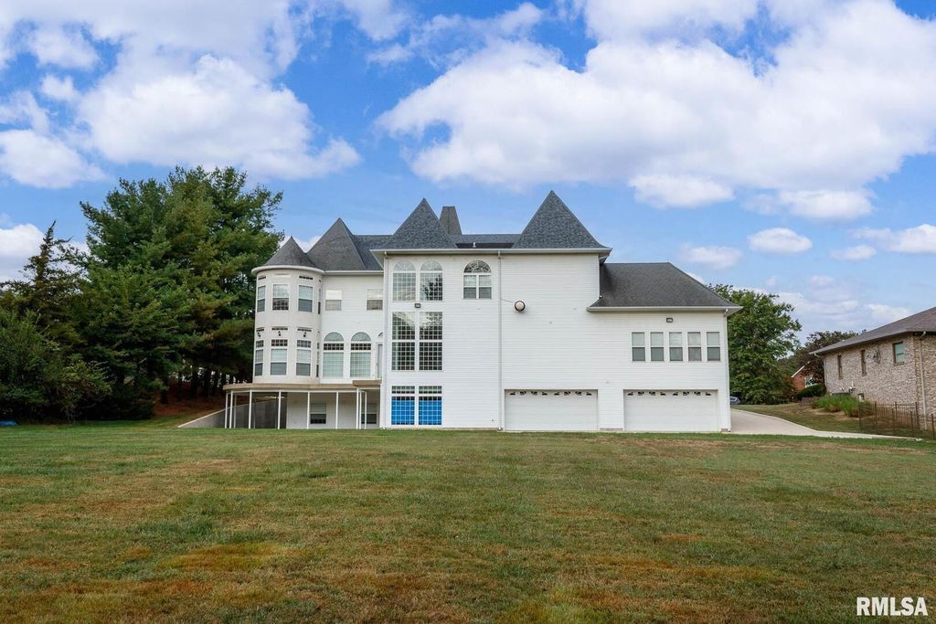 Image 70 of property listing at 12 Clear Lake Drive, Centralia, IL 62081