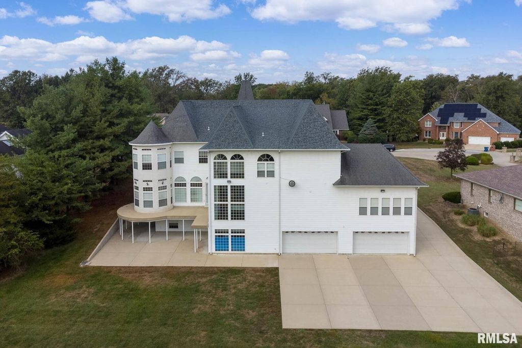 Image 73 of property listing at 12 Clear Lake Drive, Centralia, IL 62081