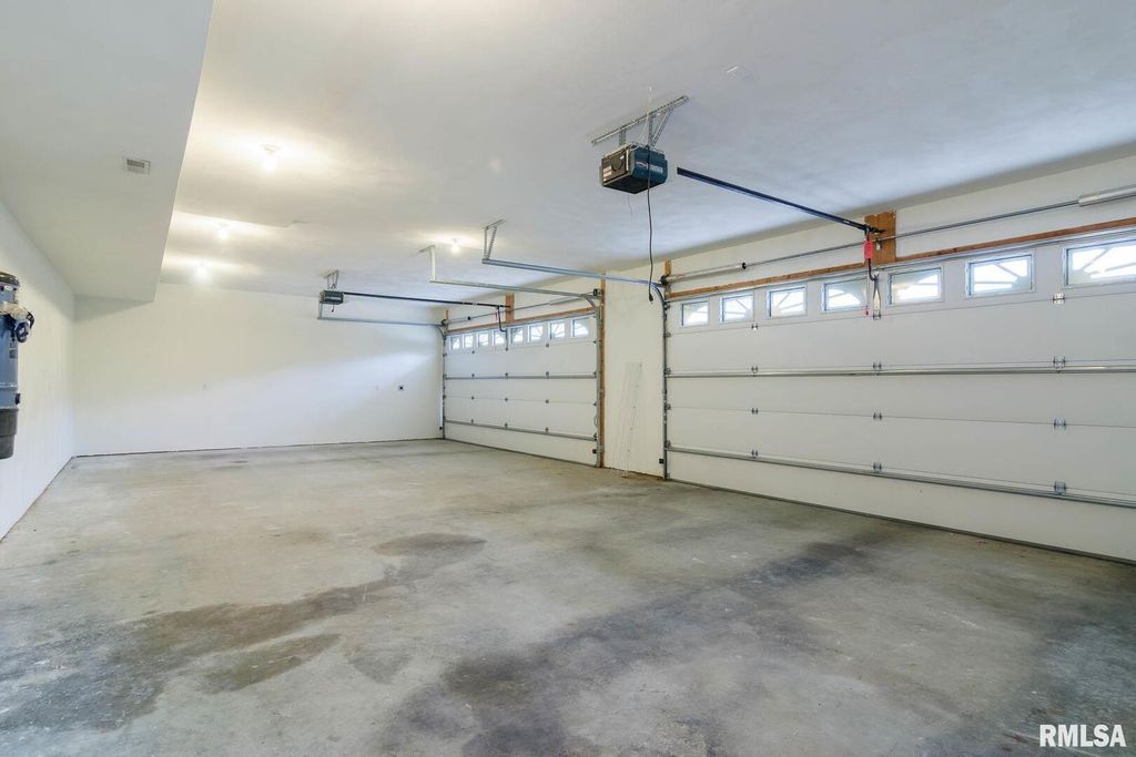 Image 75 of property listing at 12 Clear Lake Drive, Centralia, IL 62081