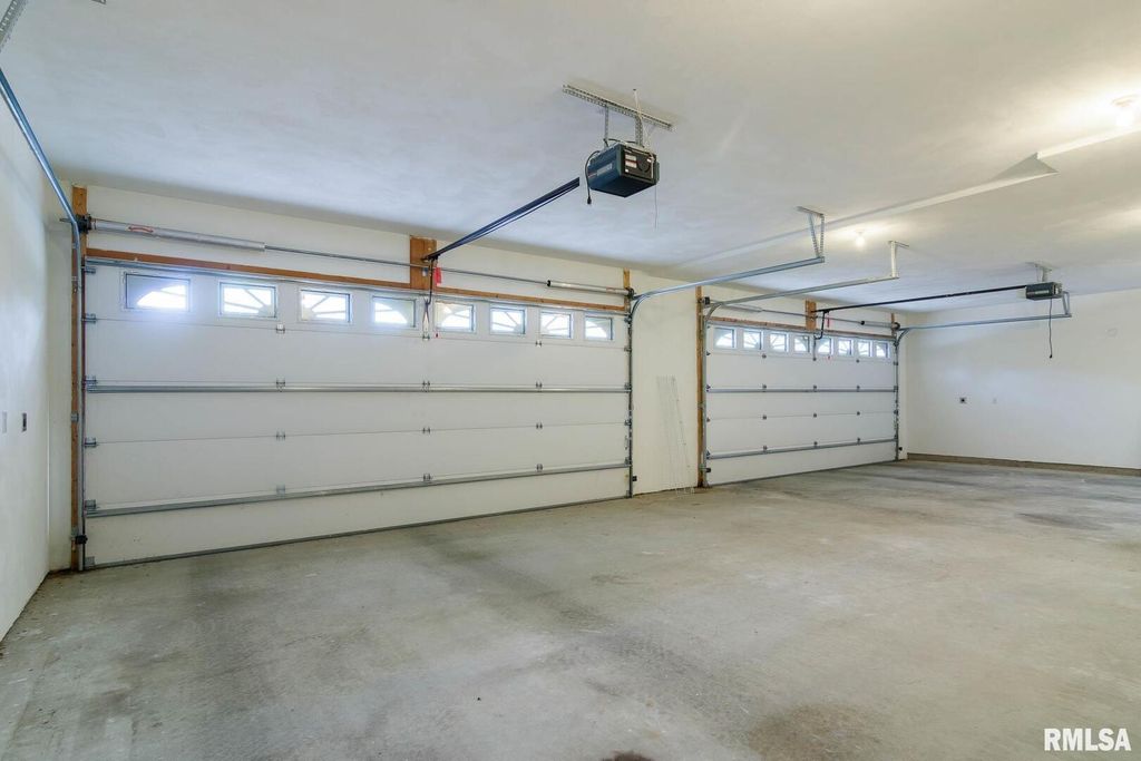 Image 76 of property listing at 12 Clear Lake Drive, Centralia, IL 62081