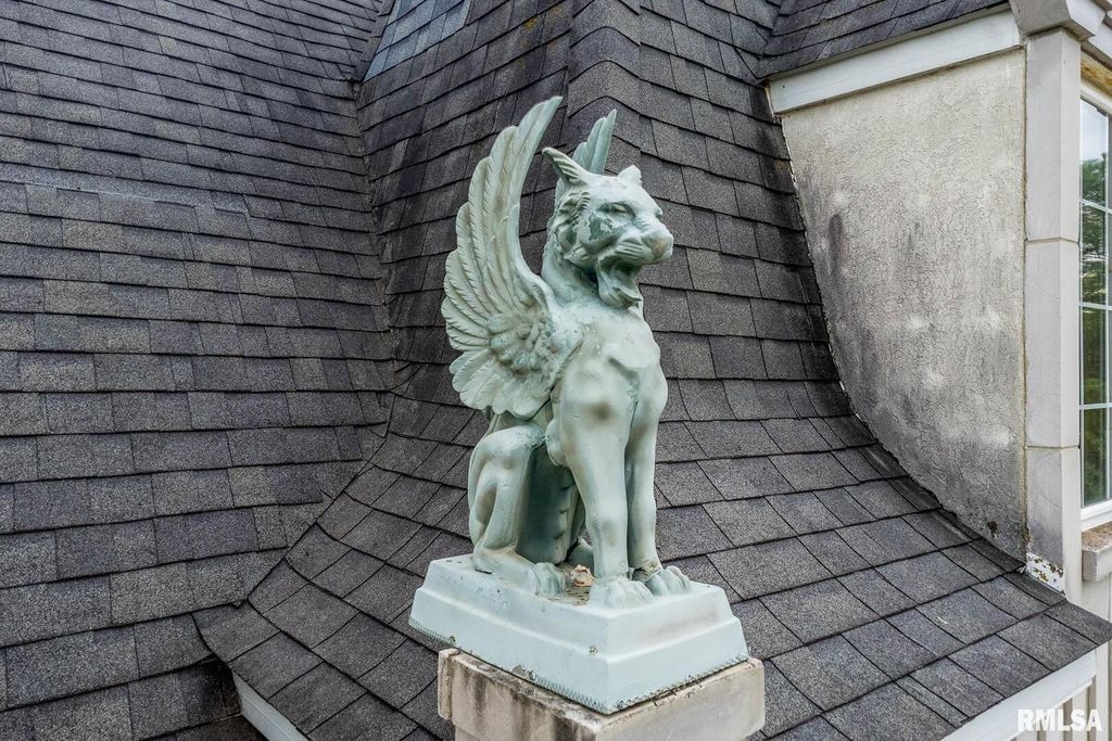 Image 77 of property listing at 12 Clear Lake Drive, Centralia, IL 62081