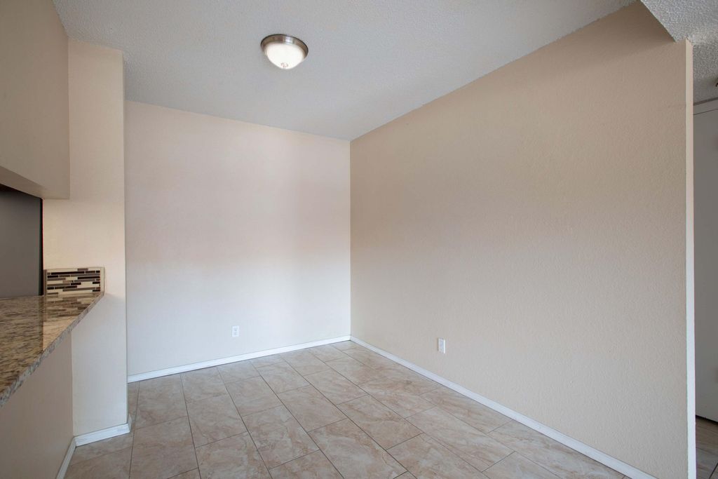 Image 10 of property listing at 3835 Montgomery Boulevard NE APT 628, Albuquerque, NM 87109