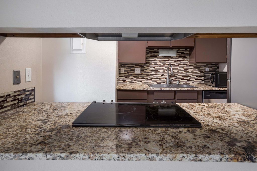 Image 12 of property listing at 3835 Montgomery Boulevard NE APT 628, Albuquerque, NM 87109