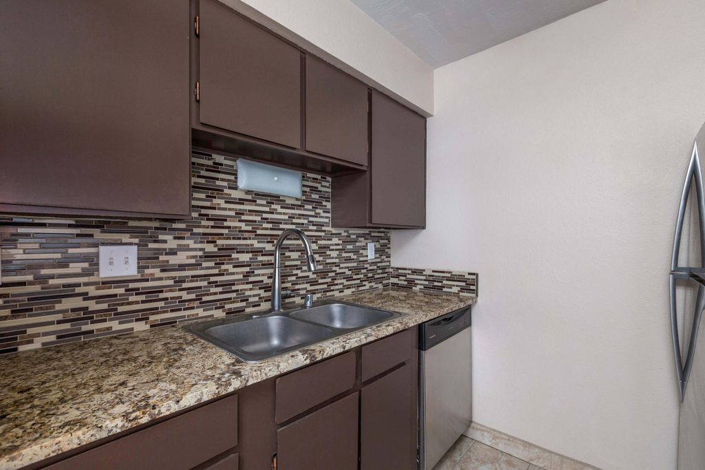 Image 14 of property listing at 3835 Montgomery Boulevard NE APT 628, Albuquerque, NM 87109