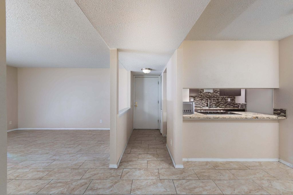 Image 15 of property listing at 3835 Montgomery Boulevard NE APT 628, Albuquerque, NM 87109