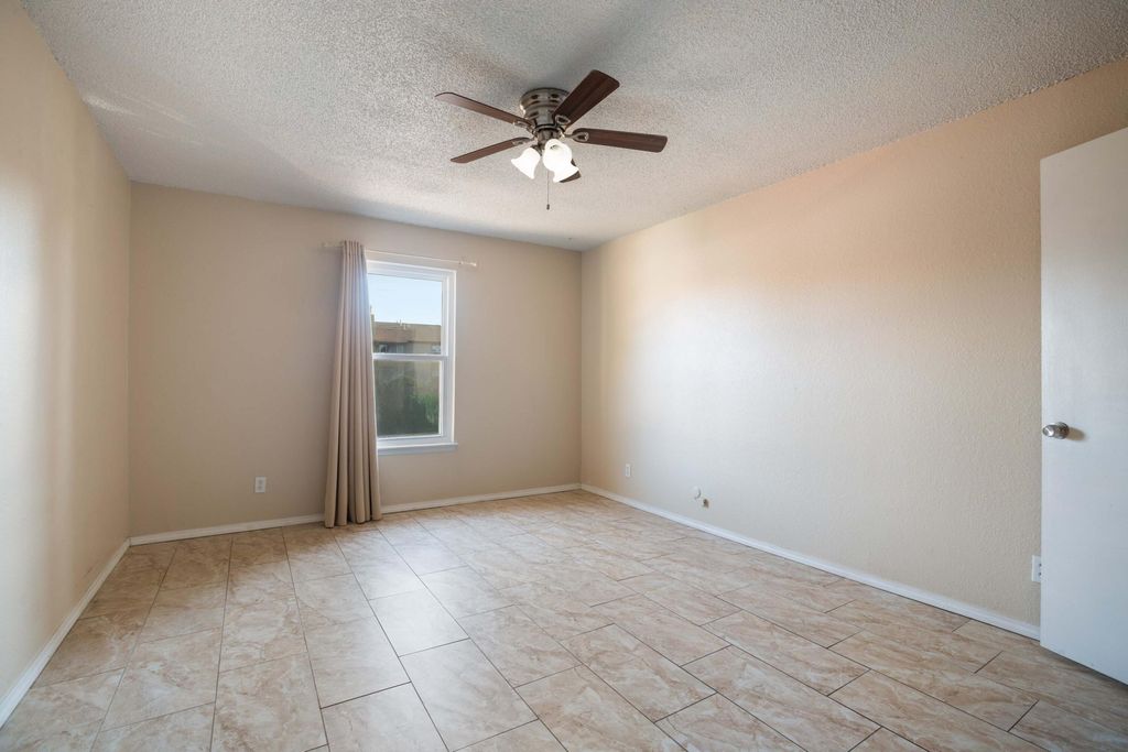 Image 18 of property listing at 3835 Montgomery Boulevard NE APT 628, Albuquerque, NM 87109