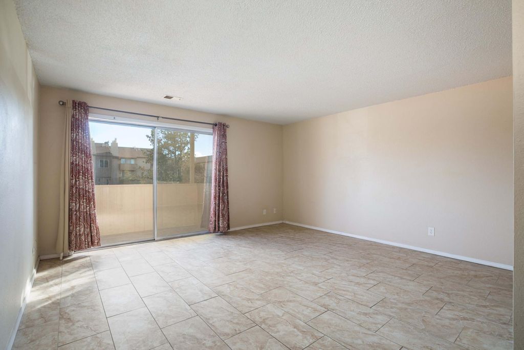Image 5 of property listing at 3835 Montgomery Boulevard NE APT 628, Albuquerque, NM 87109