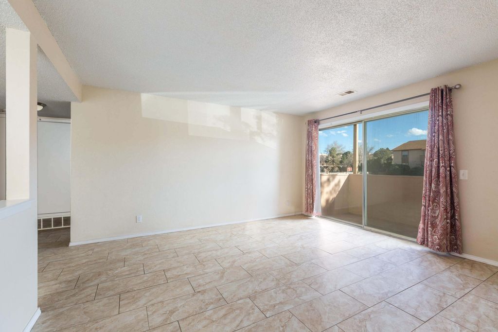 Image 8 of property listing at 3835 Montgomery Boulevard NE APT 628, Albuquerque, NM 87109