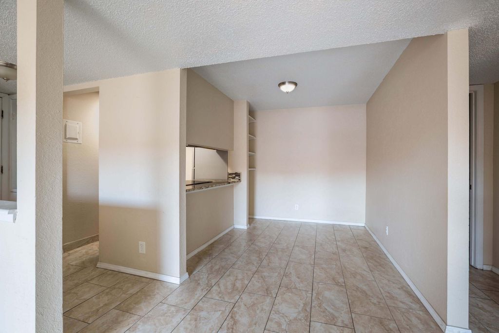 Image 9 of property listing at 3835 Montgomery Boulevard NE APT 628, Albuquerque, NM 87109