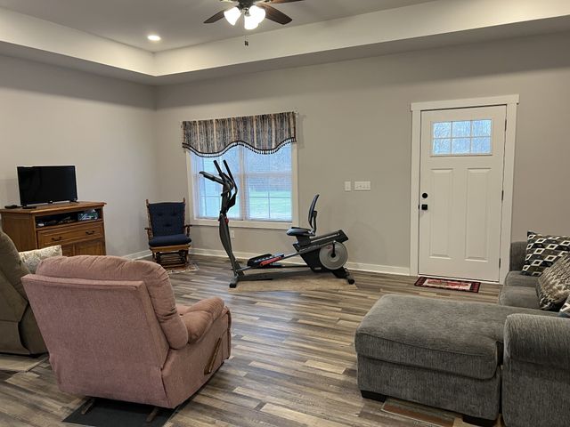 383 Old Coleytown Ln, Lafayette, TN 37083