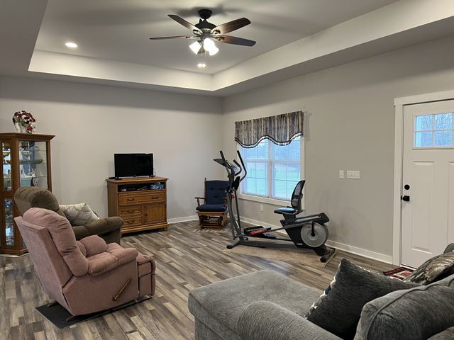 383 Old Coleytown Ln, Lafayette, TN 37083