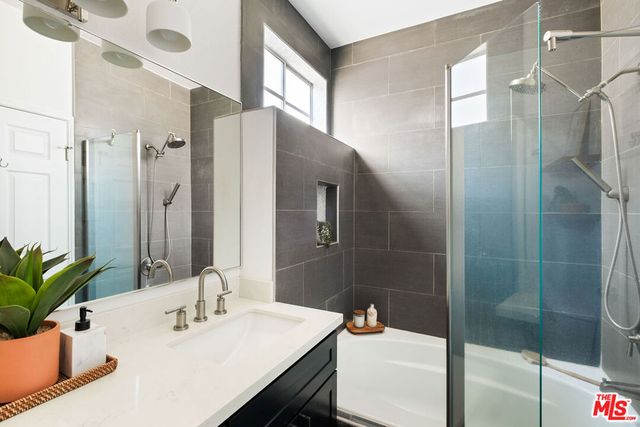12016 Washington Place 117, Los Angeles, CA 90066