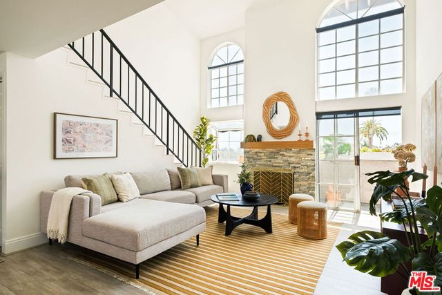 12016 Washington Place 117, Los Angeles, CA 90066