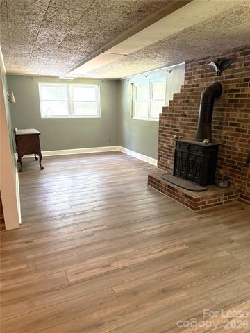 150 Cowan Lane, Tryon, NC 28782