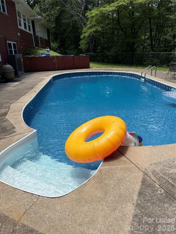 150 Cowan Lane, Tryon, NC 28782