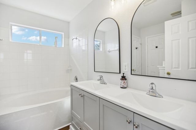 339 Liberty ST, Hutto, TX 78634