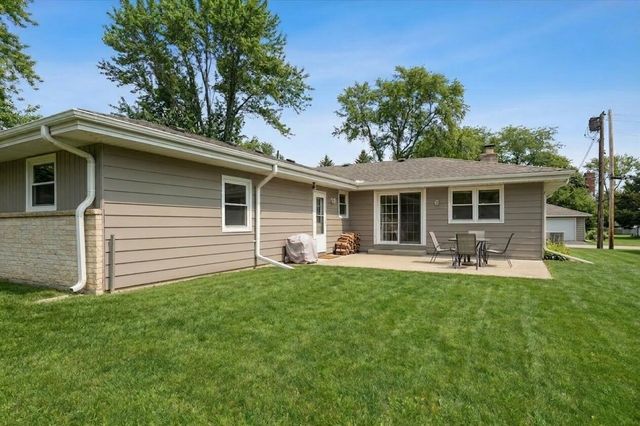 2330 S Sunny Slope ROAD, New Berlin, WI 53151
