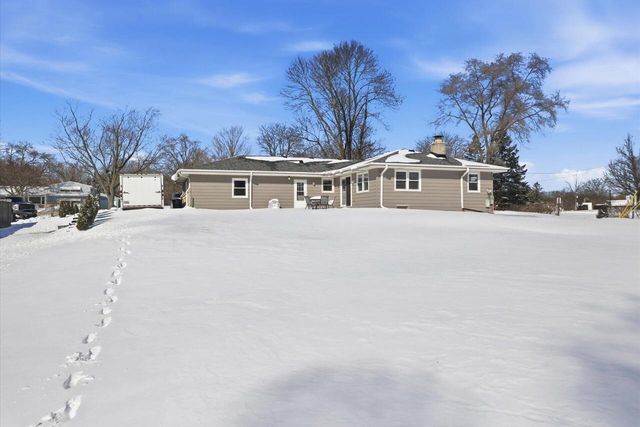 2330 S Sunny Slope ROAD, New Berlin, WI 53151