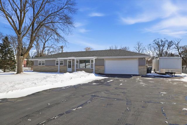 2330 S Sunny Slope ROAD, New Berlin, WI 53151