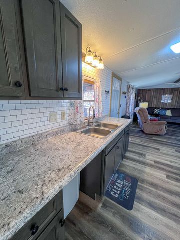 22441 Maple Street, Pittsburg, MO 65724