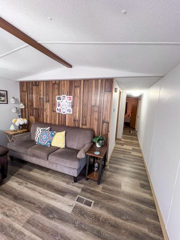 22441 Maple Street, Pittsburg, MO 65724