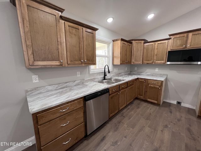 133 Jay Loop, Jamestown, TN 38556