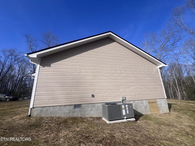 133 Jay Loop, Jamestown, TN 38556