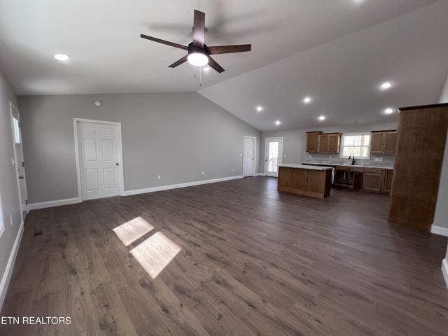 133 Jay Loop, Jamestown, TN 38556