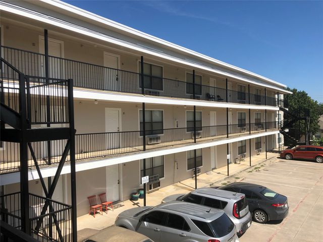 701 W Sycamore Street 303, Denton, TX 76201