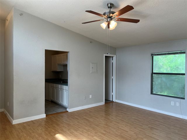701 W Sycamore Street 303, Denton, TX 76201
