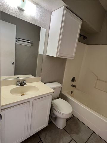 701 W Sycamore Street 303, Denton, TX 76201