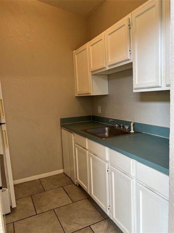 701 W Sycamore Street 303, Denton, TX 76201