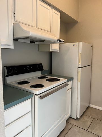701 W Sycamore Street 303, Denton, TX 76201