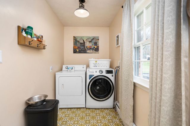 39 OUR LN, Stuarts Draft, VA 24477