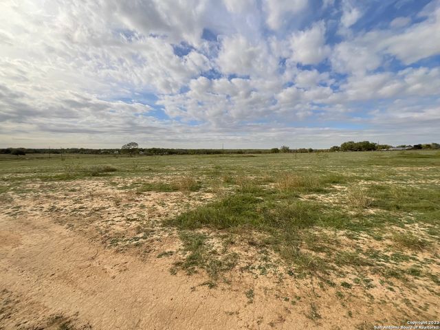 136 Sylas Hayes Loop, Leming, TX 78064