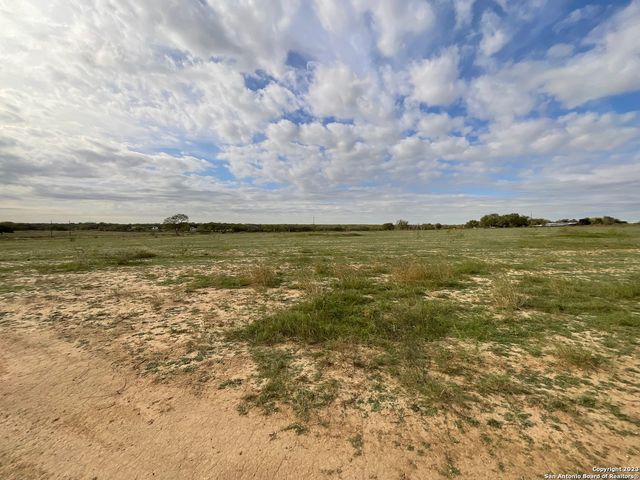 136 Sylas Hayes Loop, Leming, TX 78064