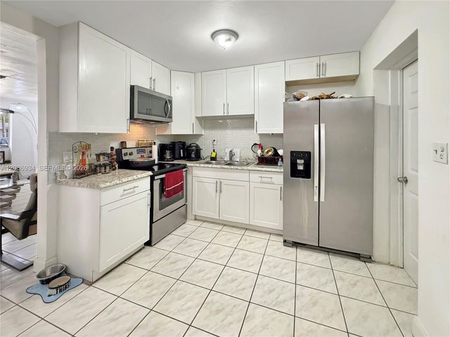 5220 SW 57th Street, Davie, FL 33314