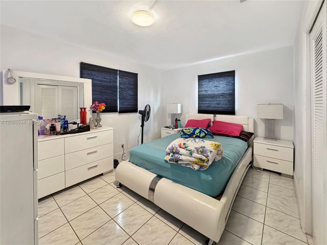 5220 SW 57th Street, Davie, FL 33314