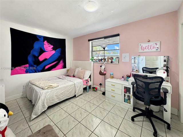 5220 SW 57th Street, Davie, FL 33314