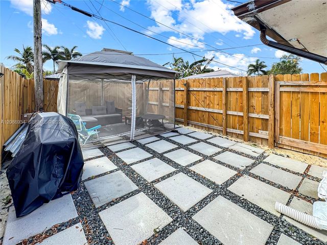 5220 SW 57th Street, Davie, FL 33314