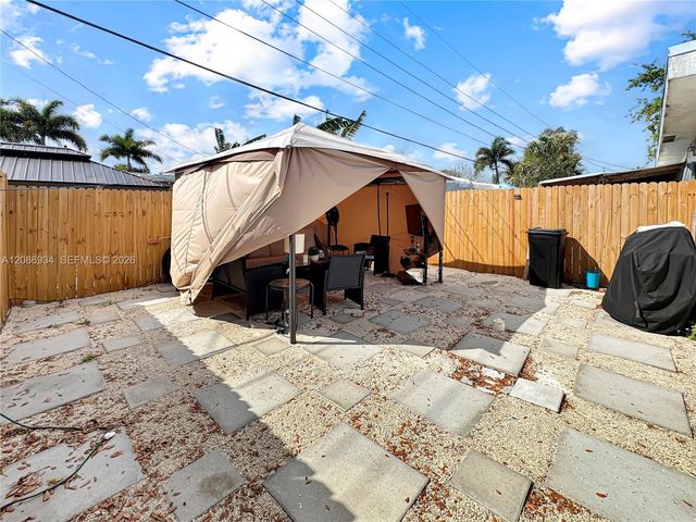 5220 SW 57th Street, Davie, FL 33314
